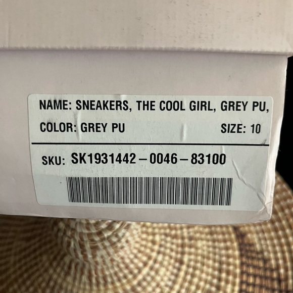 The cool girl sneaker shoe. - Picture 4 of 5